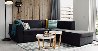 Sofa modułowa (sekcyjna) w nowoczesnym salonie